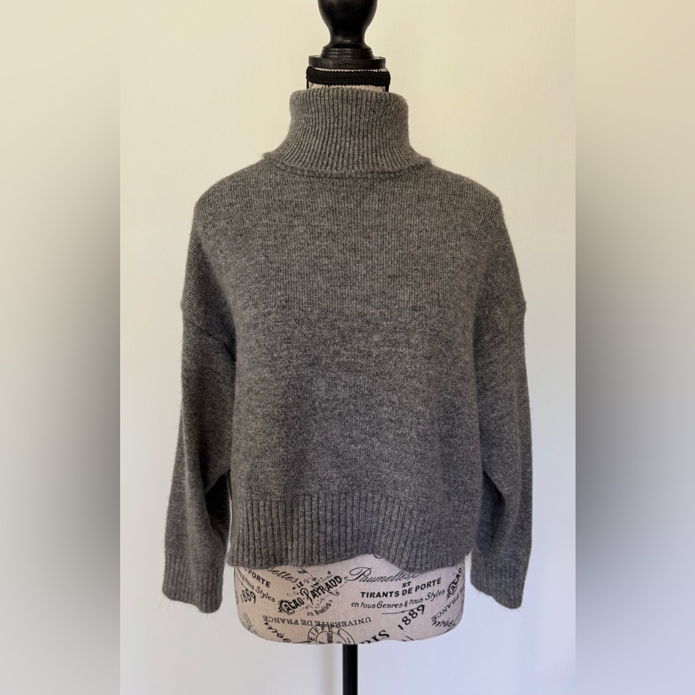 Zara Gray Cropped Turtleneck Sweater Women's Size Small